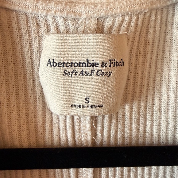 Abercrombie & Fitch Women's Cream Button-Down Shirt - Picture 2 of 4